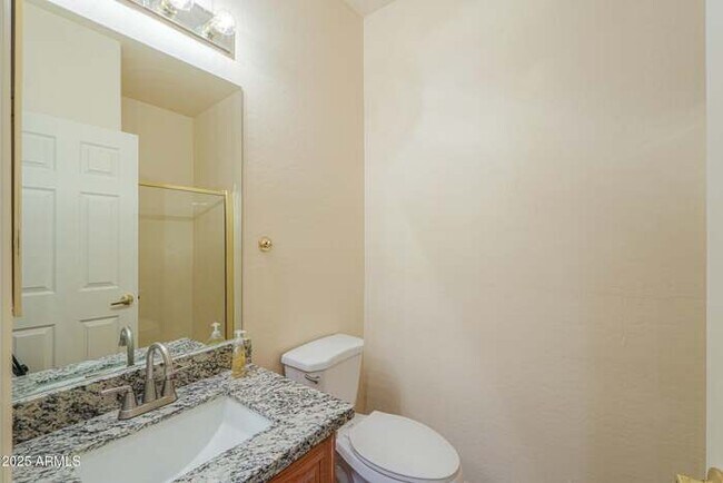 Building Photo - Stunning Cobble Creek II home with pool an...