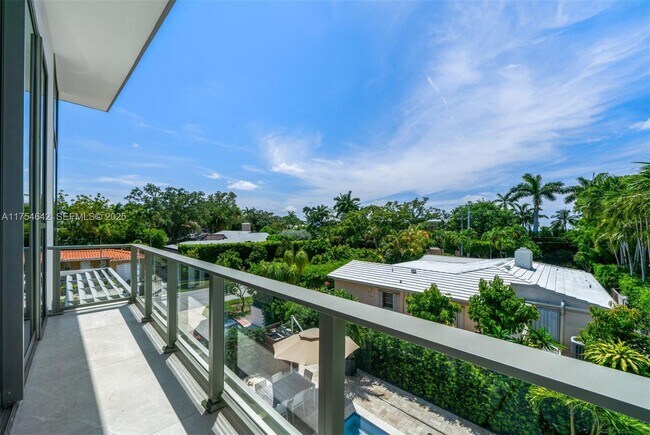 Building Photo - 1201 W 47th St