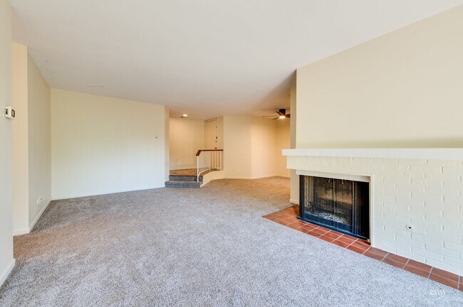 Building Photo - 1232 Knottingham Ct