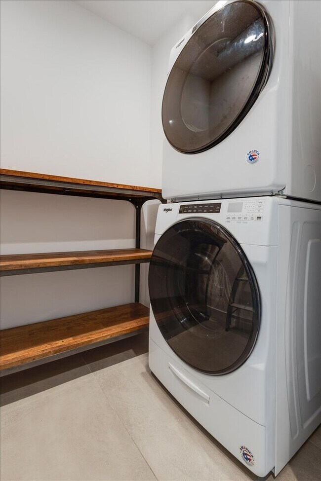 Building Photo - Available Now – Beautiful Carmel Valley Home in Carmel School District