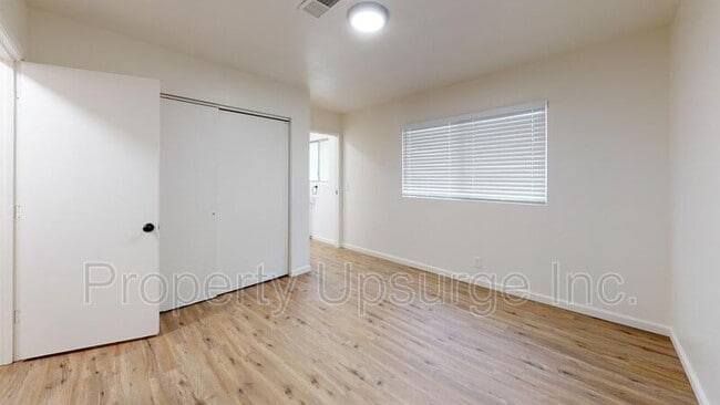 Building Photo - 2061 Rosamond Ave