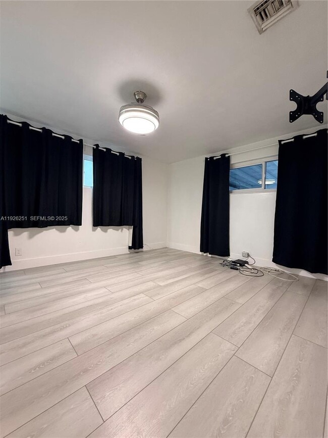 Building Photo - 2310 N 70th Ave