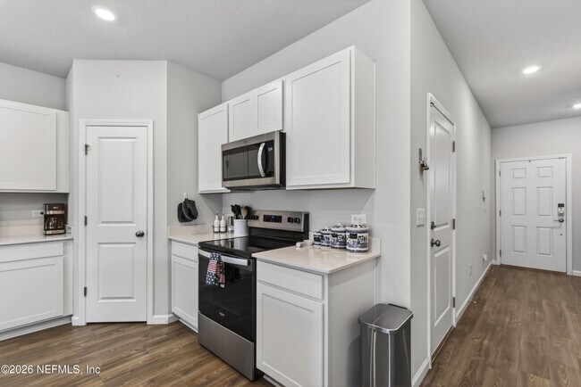 Building Photo - 14532 Macadamia Ln