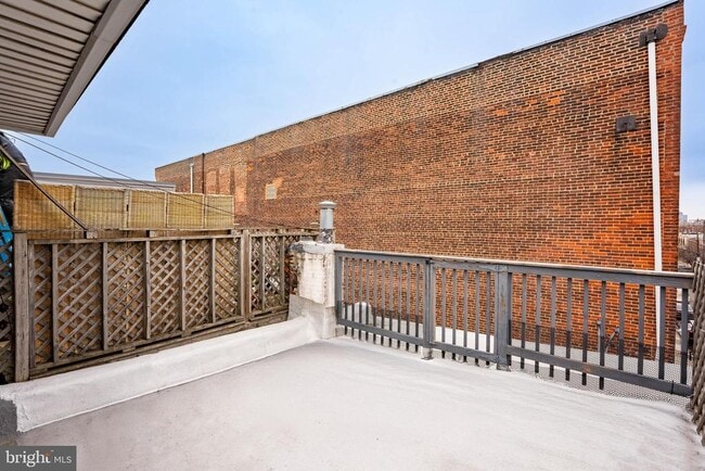 Building Photo - 1327 Snyder Ave