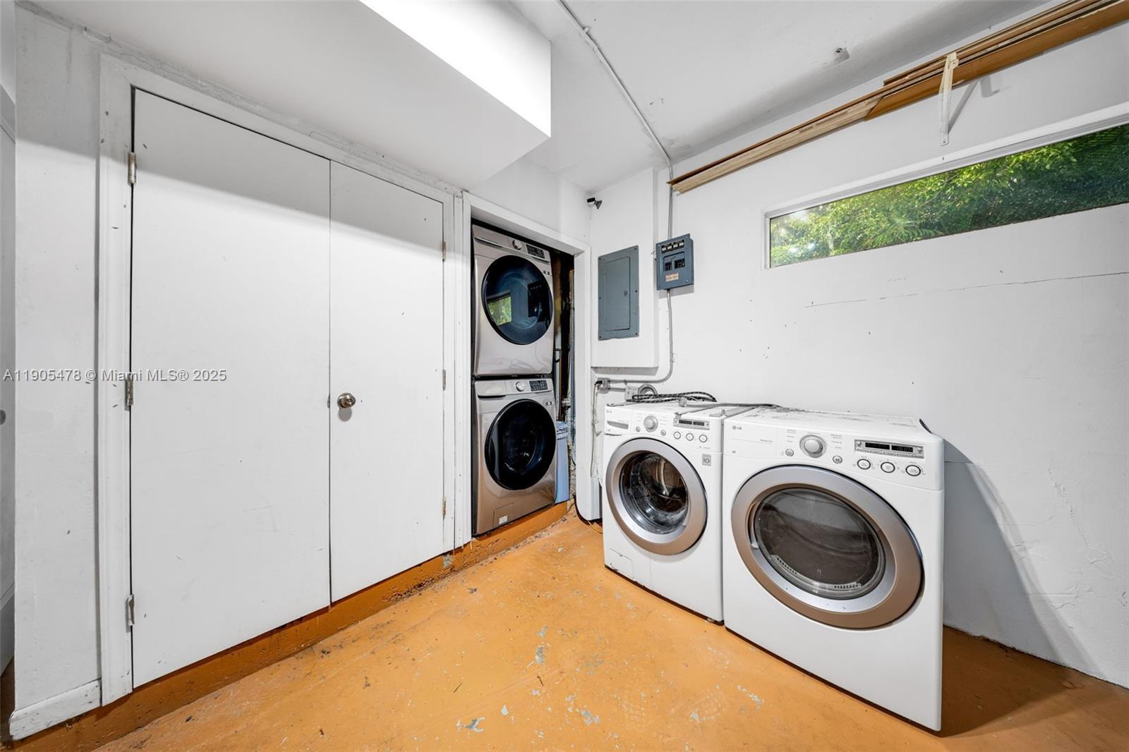 Building Photo - 4000 Alhambra Cir