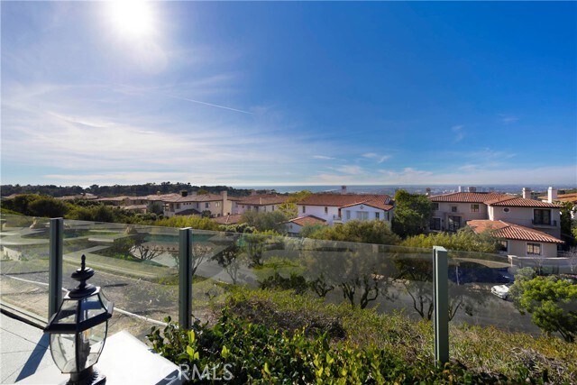 Building Photo - 7 Vista Luci