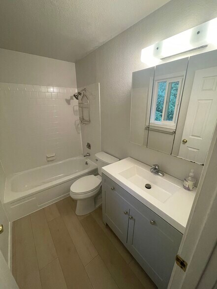 Building Photo - 3228 SW Dolph Ct