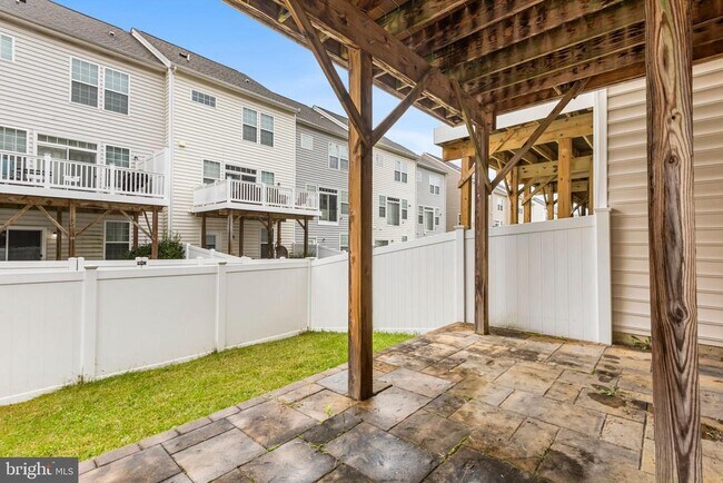 Building Photo - 5000 Forest Pines Dr