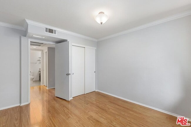 Building Photo - 5325 Newcastle Ave