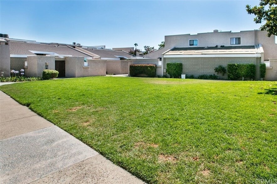 Building Photo - 2900 Madison Ave