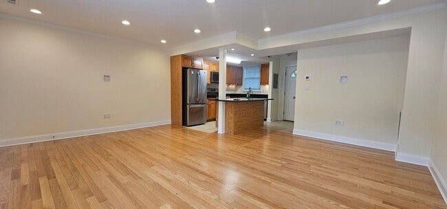 Building Photo - Spacious 1-Bedroom Townhouse in Scenic Area