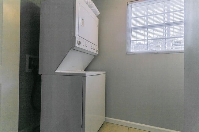 Building Photo - 99 Ericson St SE