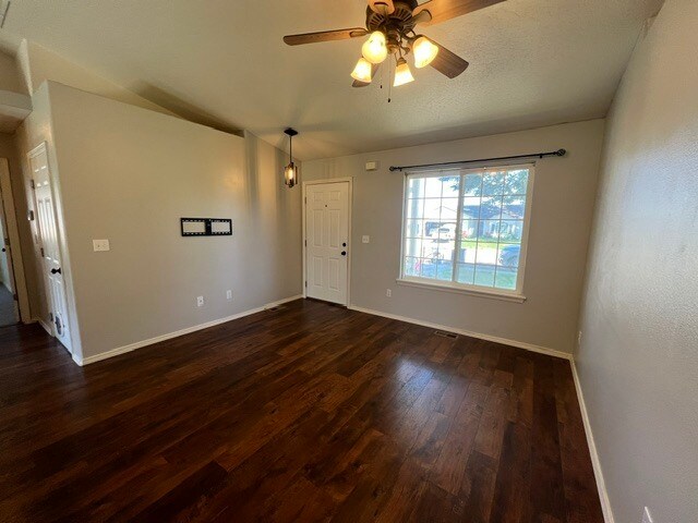 Building Photo - 3 Bed 2 Bath in Caldwell!