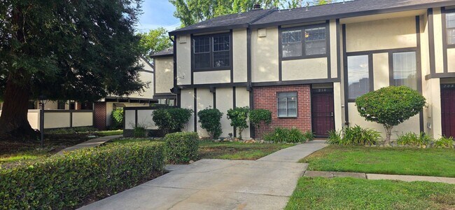 Building Photo - 210 Wales Dr