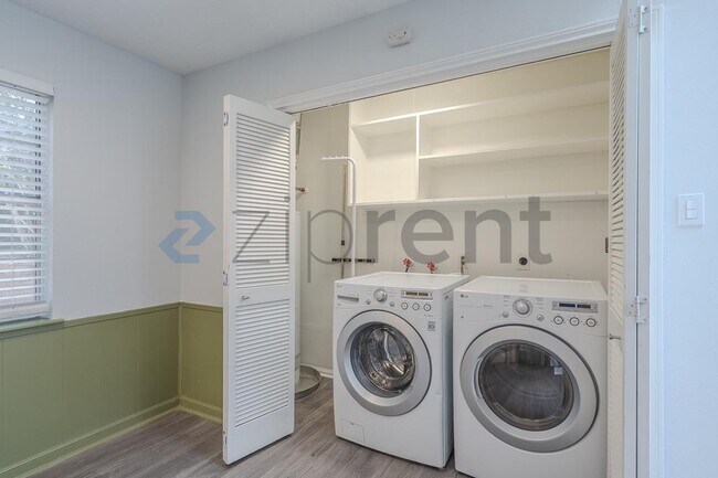 Building Photo - Unit