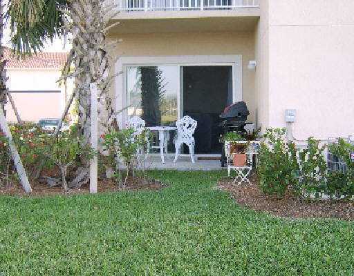 Building Photo - 1157 Golden Lakes Blvd