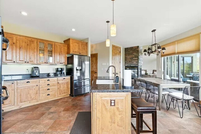 Building Photo - 1670 South Maddi-SI ID1475807P