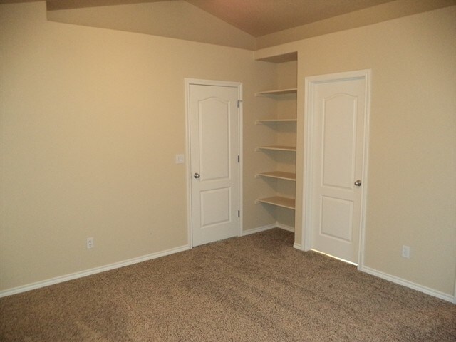 Building Photo - 879 S New Summer Ave