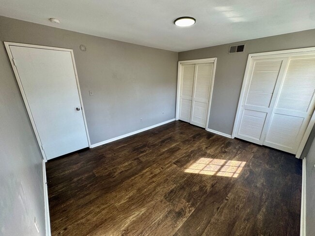 Building Photo - 542 5th Ave