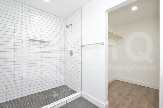 Building Photo - 2055 E Orange St.