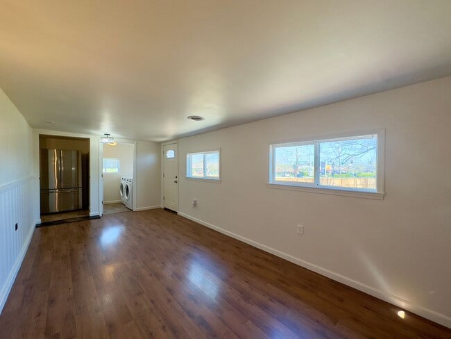 Building Photo - Charming 5 Bedroom/2 Bathroom Home with Large Backyard in Essex, MD!