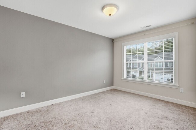 Building Photo - FIRST FLOOR MASTER BEDROOM-END UNIT-GREAT ...