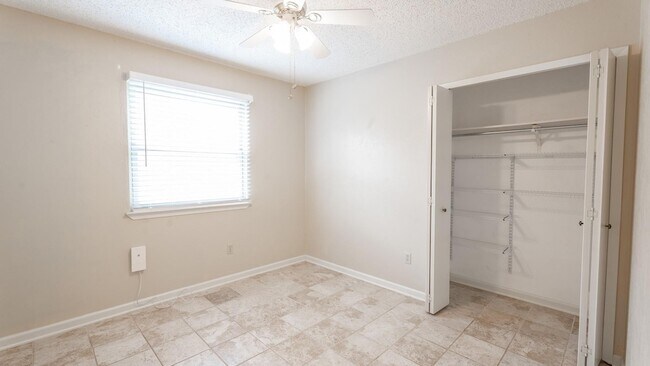 Building Photo - 11606 Parkfield Dr