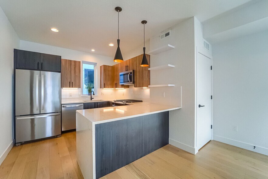 Building Photo - 2828 W 25th Ave