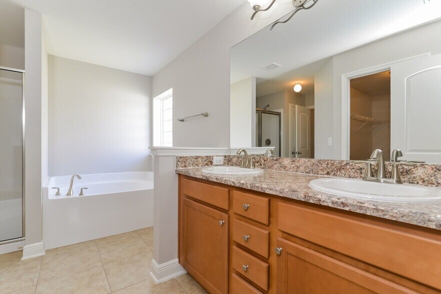 Building Photo - 905 Chestnut Dr