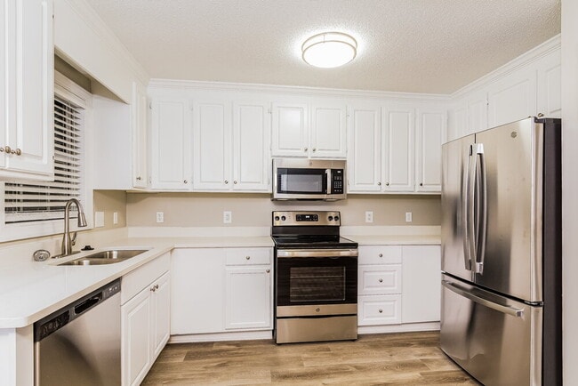 Building Photo - 814 Delray Ln