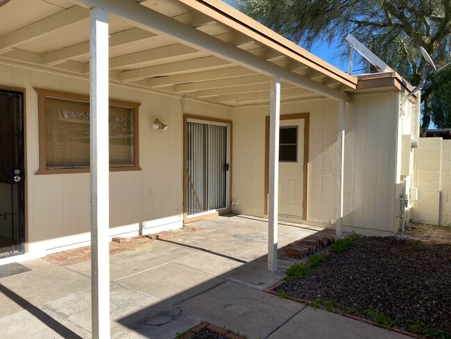 Building Photo - I-10 and Baseline, 3 bed, 2 bath, Patio home Fridge Included