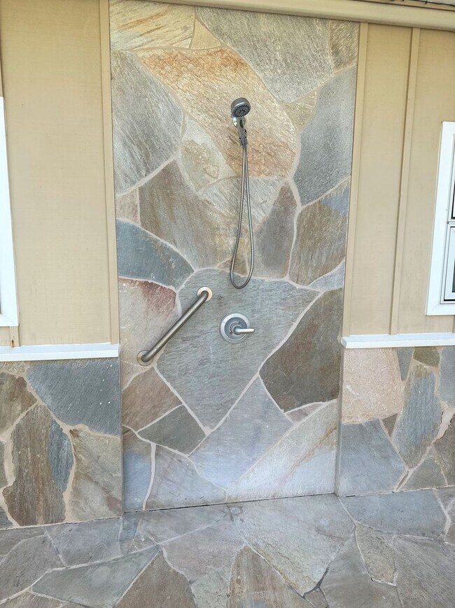 Building Photo - Gorgeous Furnished Beachside Home in Kailua