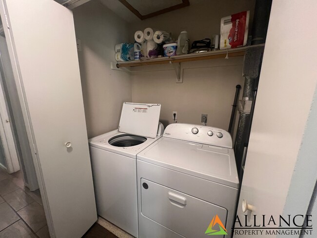 Building Photo - 530 Bluemont Ave