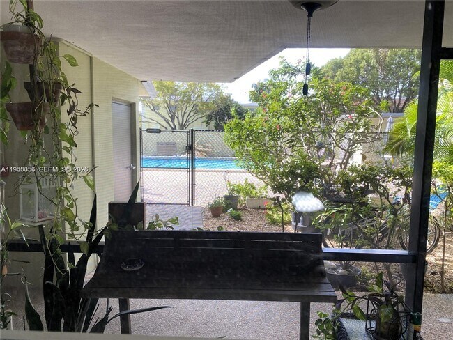 Building Photo - 1425 Arthur St