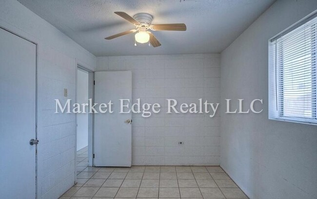 Building Photo - 3Bed/1Bath House at 15TH/Peoria! $399 MOVE...