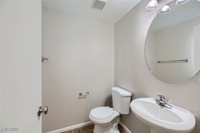 Building Photo - 535 Primrose Hill Ave
