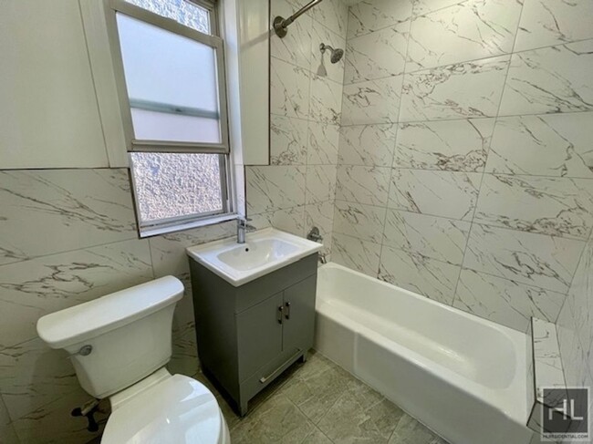 Building Photo - Newly Renovated, Beautiful 4 Bedroom Apt i...