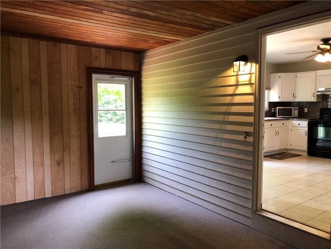 Building Photo - 161 Hines Rd