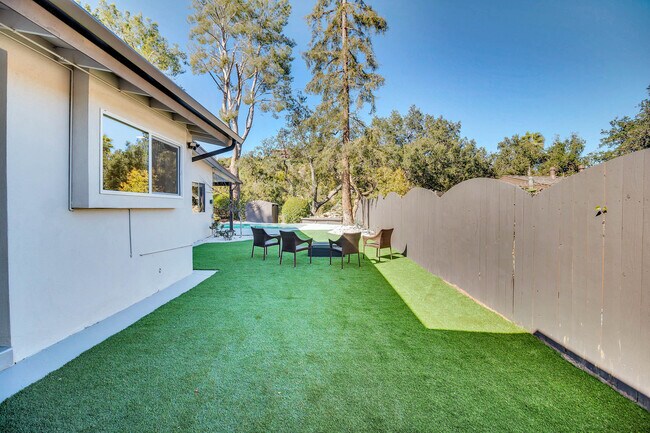 BACK YARD LOUNGE 1 - 16047 Meadowcrest Rd