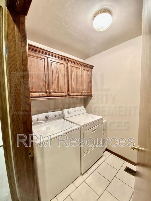 Building Photo - 216 Castle Rock Rd