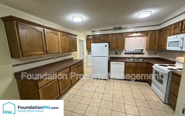 Building Photo - 2621 Derbyshire Ave