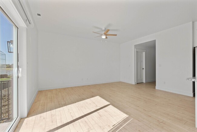 Building Photo - MODERN 3 BED 2.5 BATH HOMES IN ST ANTHONY