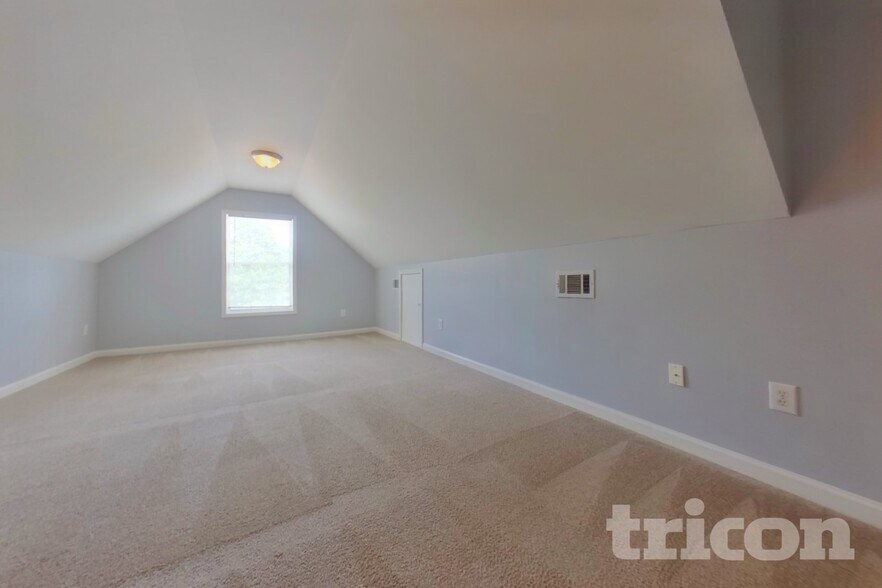 Building Photo - 9747 Whitetail Rd