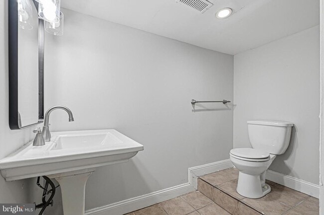 Building Photo - 3312 Parklawn Ave