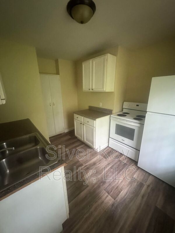 Building Photo - 505 Guille St