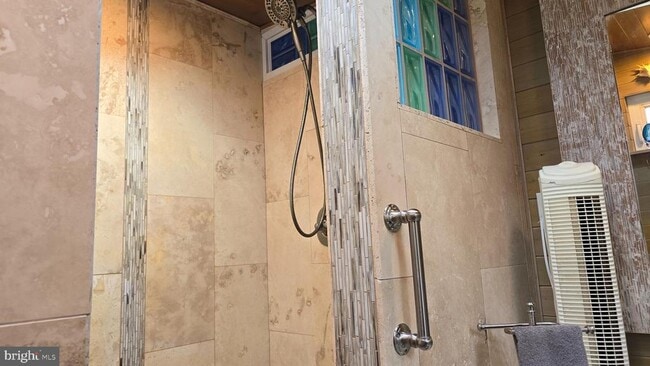 Building Photo - 36 Shore Dr