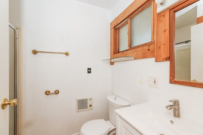 Building Photo - 14 Nicholl Ave