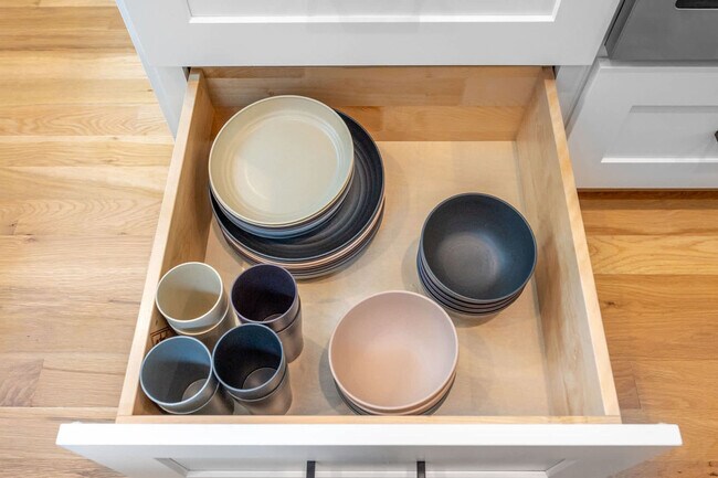 Building Photo - 2019 James St