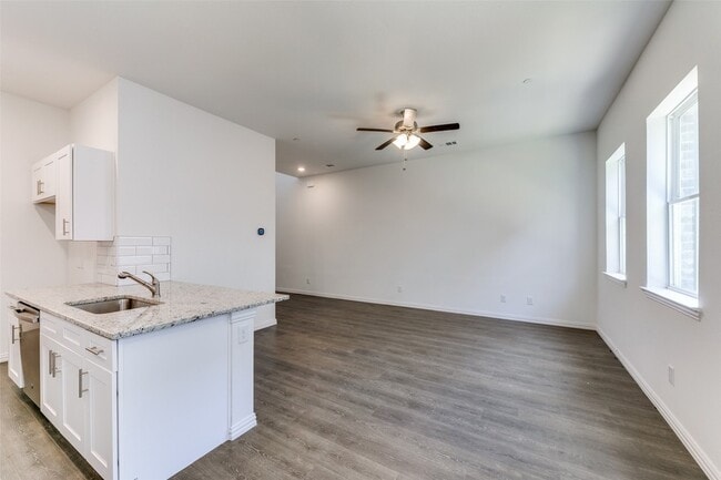 Building Photo - 2418 Ash Ln