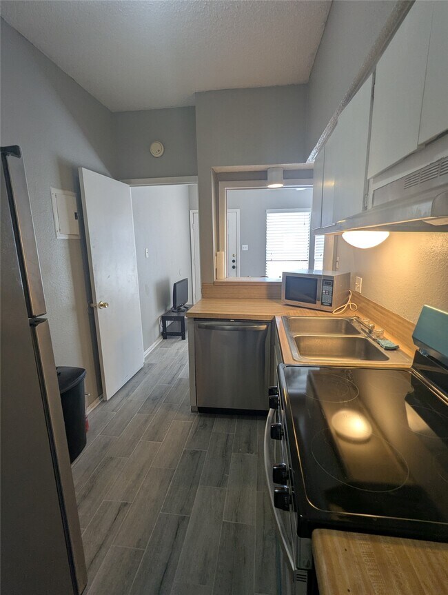 Building Photo - 3000 Guadalupe St